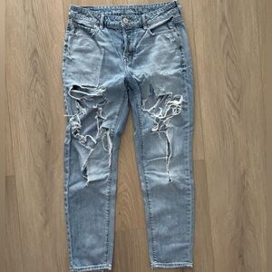 American Eagle Ripped Jeans Size 4